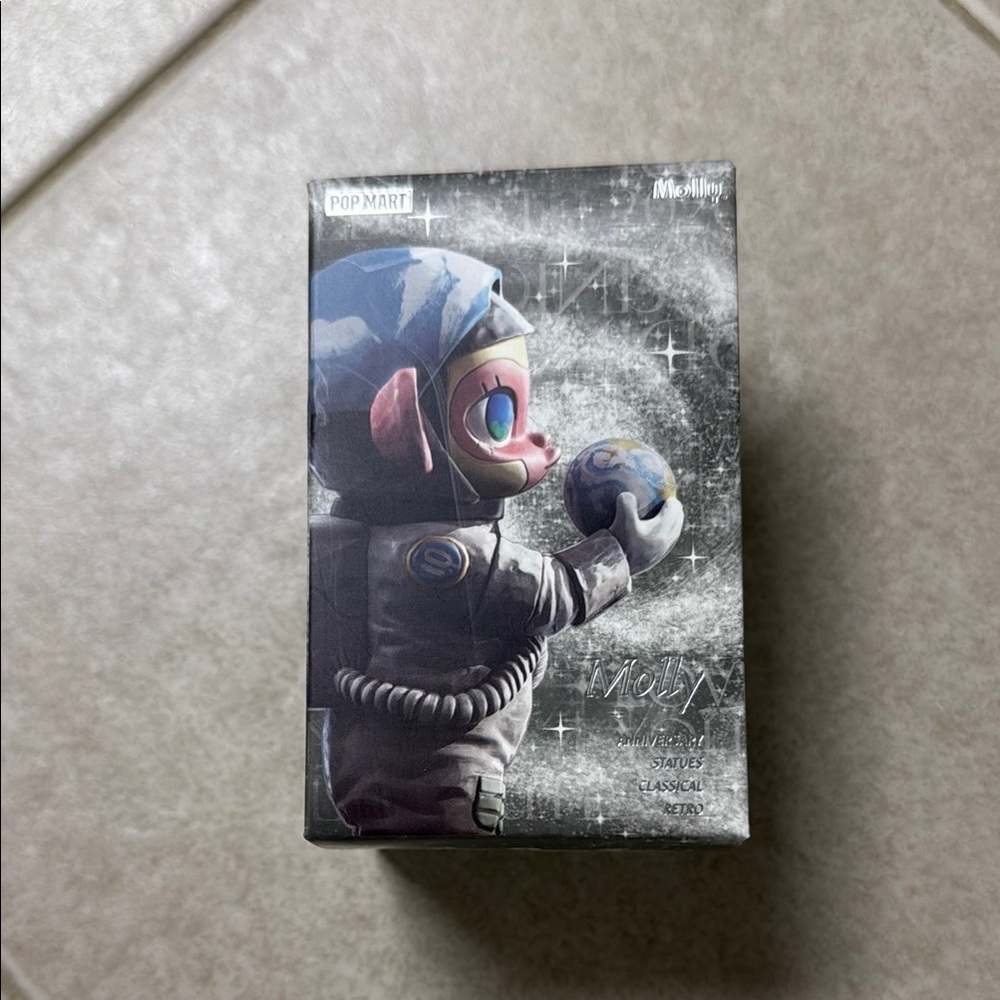 Popmart Molly anniversary statues